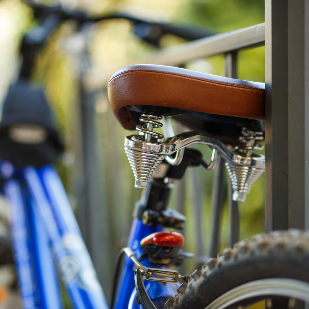 Weshalb die richtige Fahrradeinstellung so wichtig ist Ein Fahrradsattel im Fokus