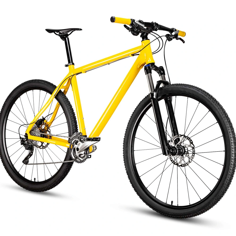 Knallgelbes Mountainbike auf weißem Hintergrund