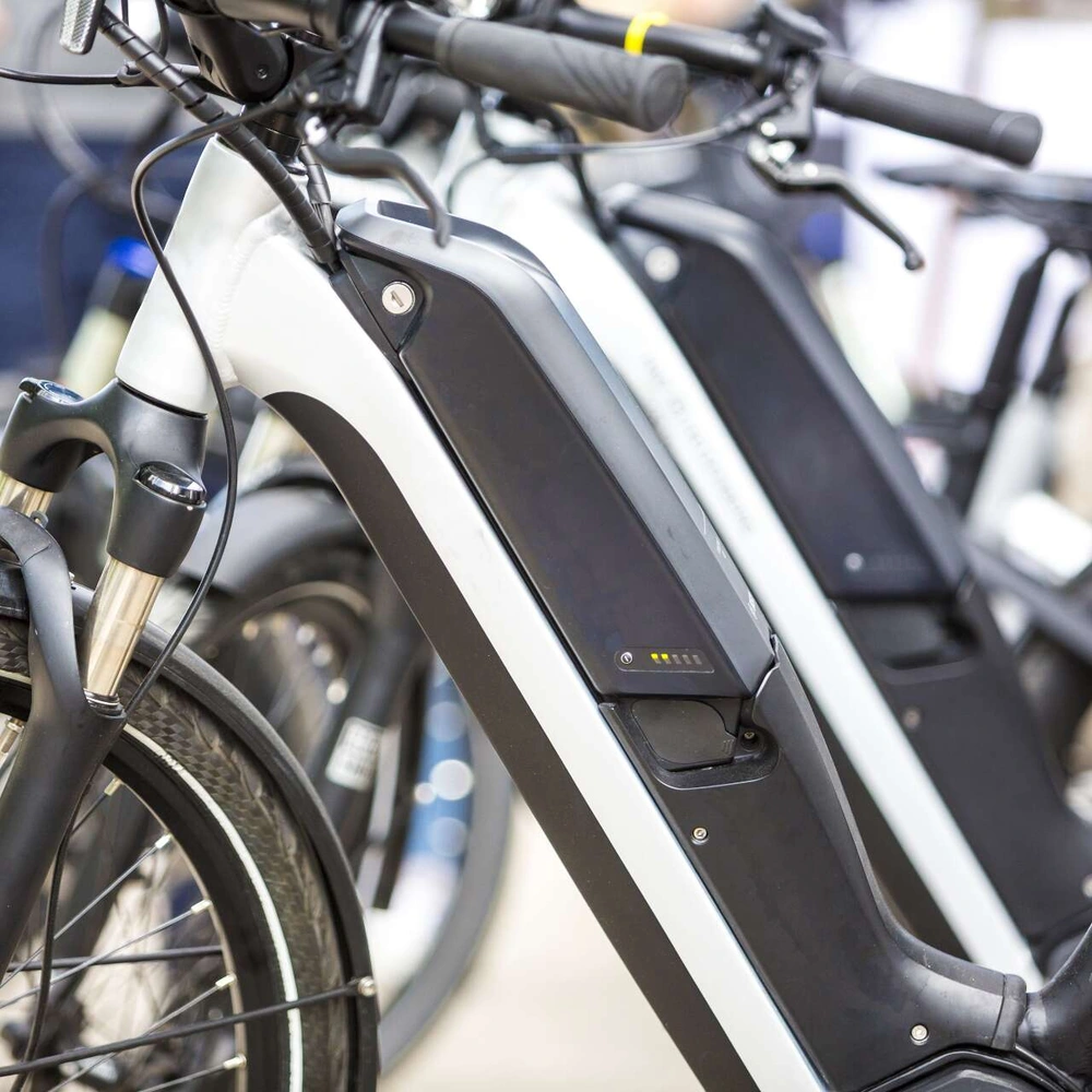 Bei S-Pedelecs besteht Versicherungskennzeichenpflicht. S-Pedelec mit Versicherungskennzeichen