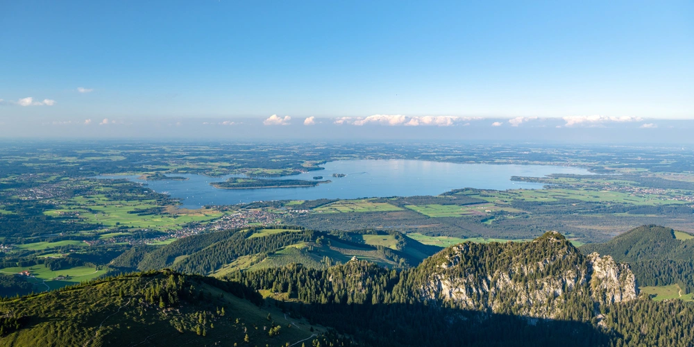 Chiemsee im Sommer in Bayern