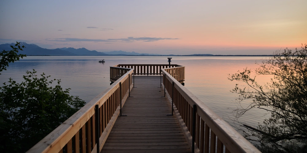 Die Beobachtungsplattform von Chieming am Chiemsee 