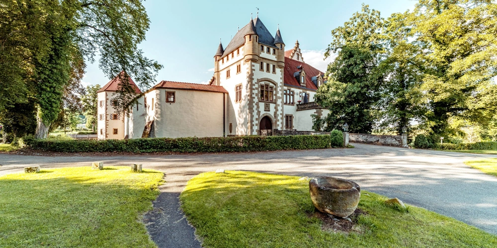 Die Götzenburg, auch Burg Jagsthausen, in Hohenlohe, Baden-Württemberg Die Götzenburg, auch Burg Jagsthausen, in Hohenlohe, Baden-Württemberg