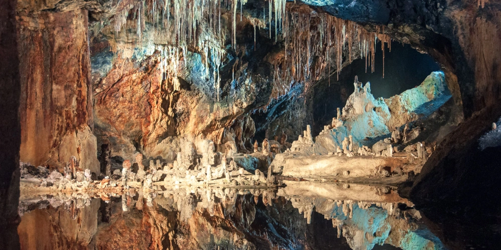 Einblick in den Märchendom - Feengrotten in Saalfeld 