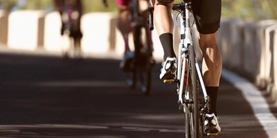 Mehrtagestouren mit dem Fahrrad - so gelingt deine Reise Fahrradfahrer auf Tour