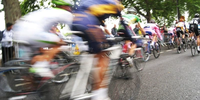 Viele Radfahrer bim Radrennen