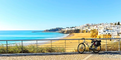 Der Strand Algarve im Süden Portugals