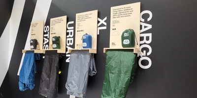 Mehrere Variationen von Bike Parkas