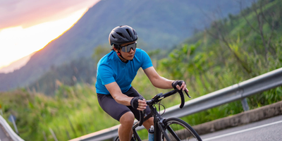 DirtySixer - was hinter der Marke steckt Ein Fahrradfahrer am Morgen
