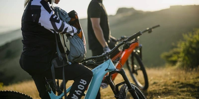 Die E-Mountainbikes von WHYTE Bikes Ein Paar mit ihre Whyte Bikes