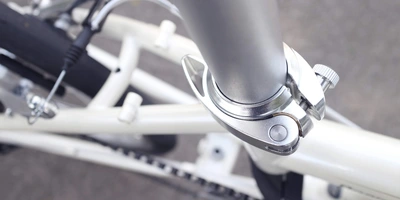 Detailaufnahme einer Sitzklemme vom Fahrrad