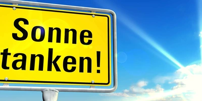 Ein Schild auf dem Sonne tanken drauf steht.