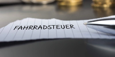 Fahrradsteuer auf einem Zettel geschrieben