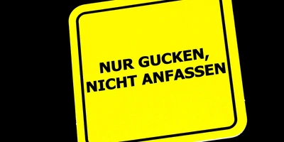 Fahrrad registrieren lassen: Codierung vergrault Fahrraddiebe Ein Schild auf dem steht: "Nur gucken, nicht anfassen".