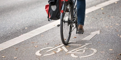Wir testen die besten Fahrradtaschen für dich Nahaufnahme einer Fahrradtasche an einem Fahrrad