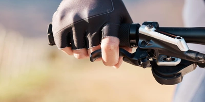 Eine ferngesteuerte Bremse hört sich erstmal verrückt an Handbremse an Fahrrad wird gezogen