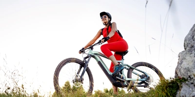 Hepha Trekking 7 Performance: Ein leistungsstarkes Bike Frau auf E-Mountainbike