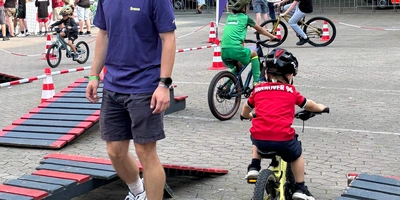 Fahrradparcours beim 96-Fan-Festival