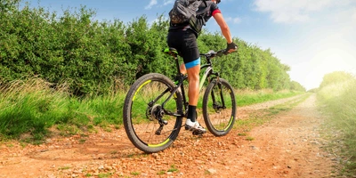 Person fährt auf einem Mullet Bike 