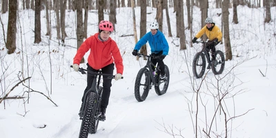 Radreise im Winter - das ist zu beachten Freunde fahren im Winter Fahrrad