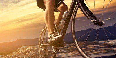 Person fährt auf dem Fahrrad