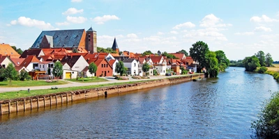 An der Aller in Verden/Aller. Dom mit Andreaskirche und Fischerviertel von Sübrücke aus gesehen 