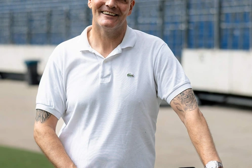 Tobias Brinkmann, Hannover 96, mit Bike im Stadion